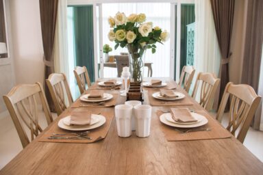 Folkhemmet matgrupp bord och stolar